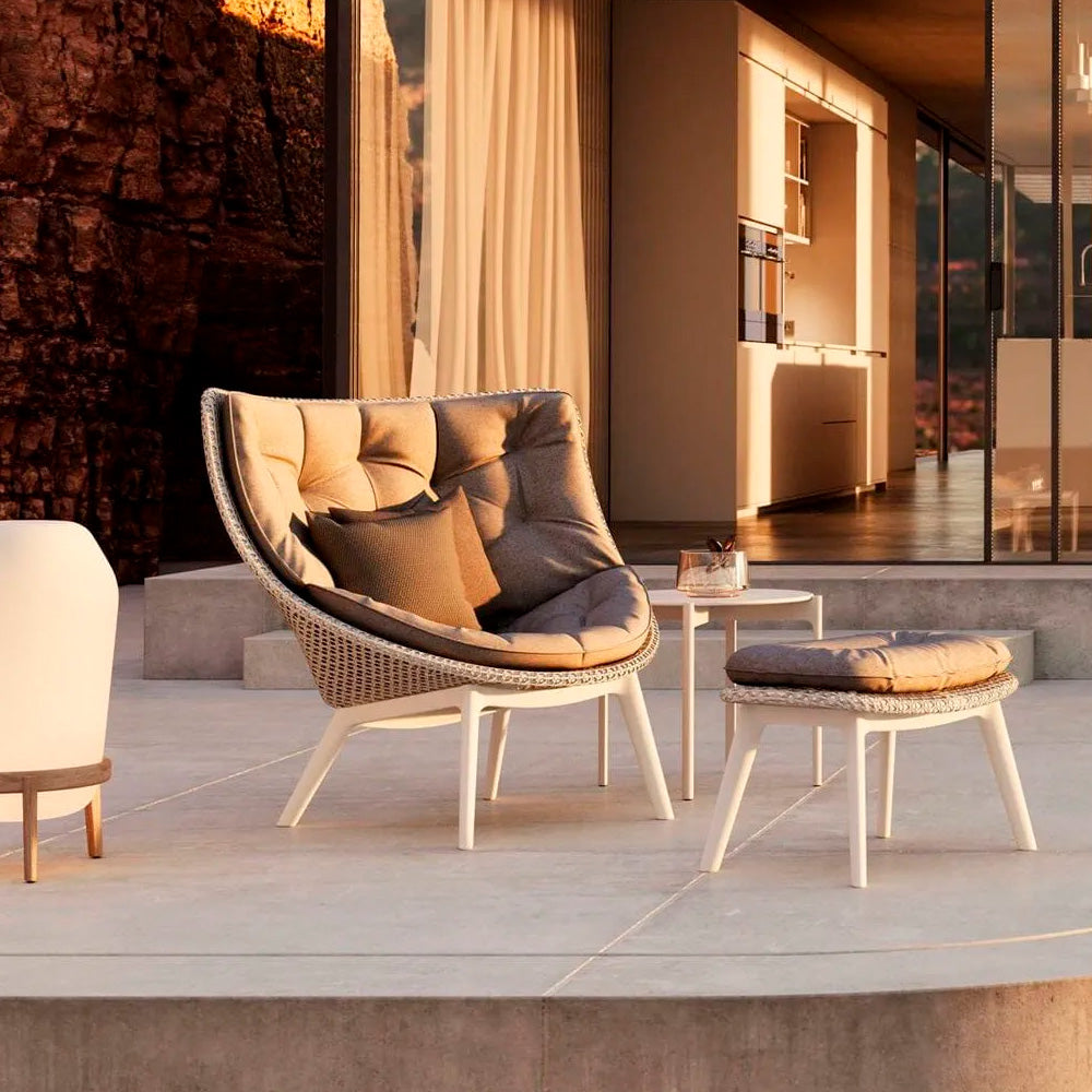 Mbrace Alu Wing Chair - Chestnut